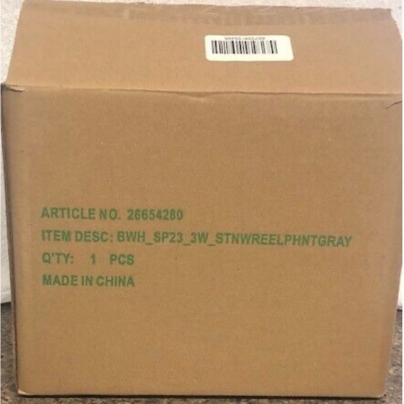 COPY - NEW BBW Elephant Pedestal 3-Wick Candle Holder (candle not included) - Picture 3 of 4